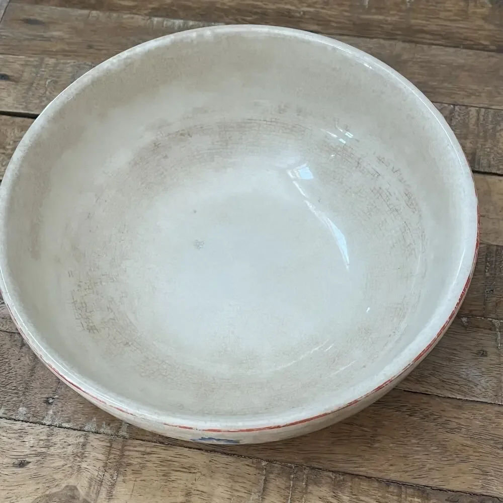 Universal Potteries this vintage